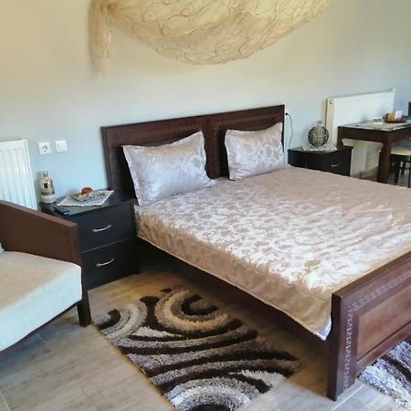 Guesthouse Athanasiou Káto Loutrákion Dış mekan fotoğraf