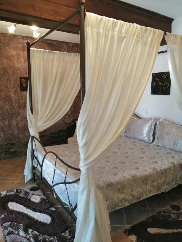 Guesthouse Athanasiou Káto Loutrákion Dış mekan fotoğraf