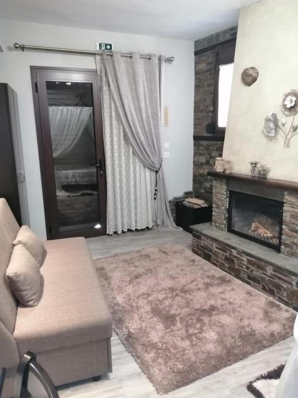 Guesthouse Athanasiou Káto Loutrákion Dış mekan fotoğraf