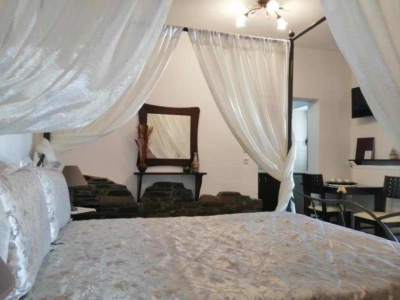 Guesthouse Athanasiou Káto Loutrákion Dış mekan fotoğraf