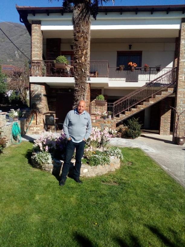 Guesthouse Athanasiou Káto Loutrákion Dış mekan fotoğraf
