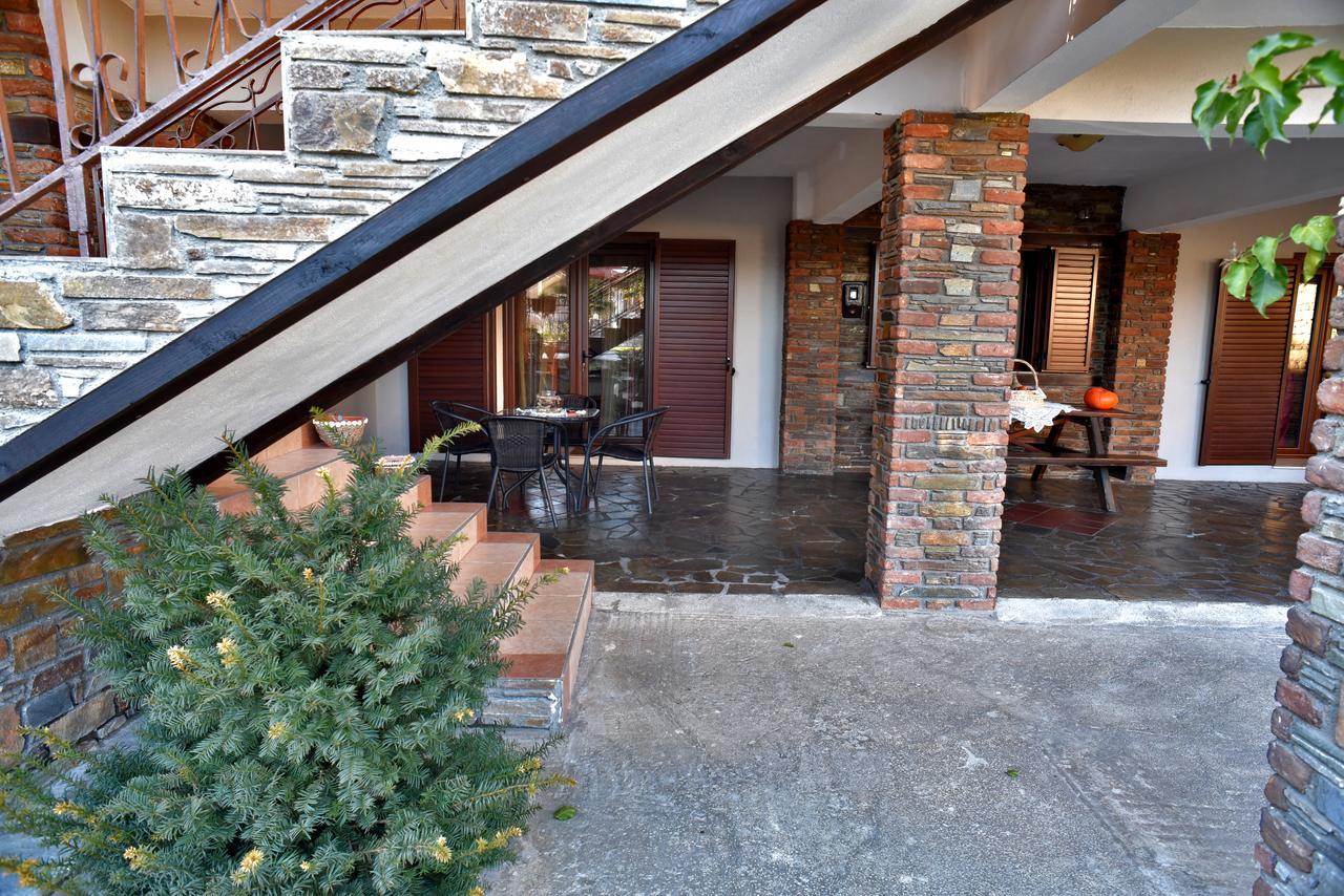 Guesthouse Athanasiou Káto Loutrákion Dış mekan fotoğraf