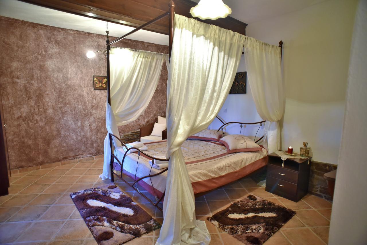 Guesthouse Athanasiou Káto Loutrákion Dış mekan fotoğraf